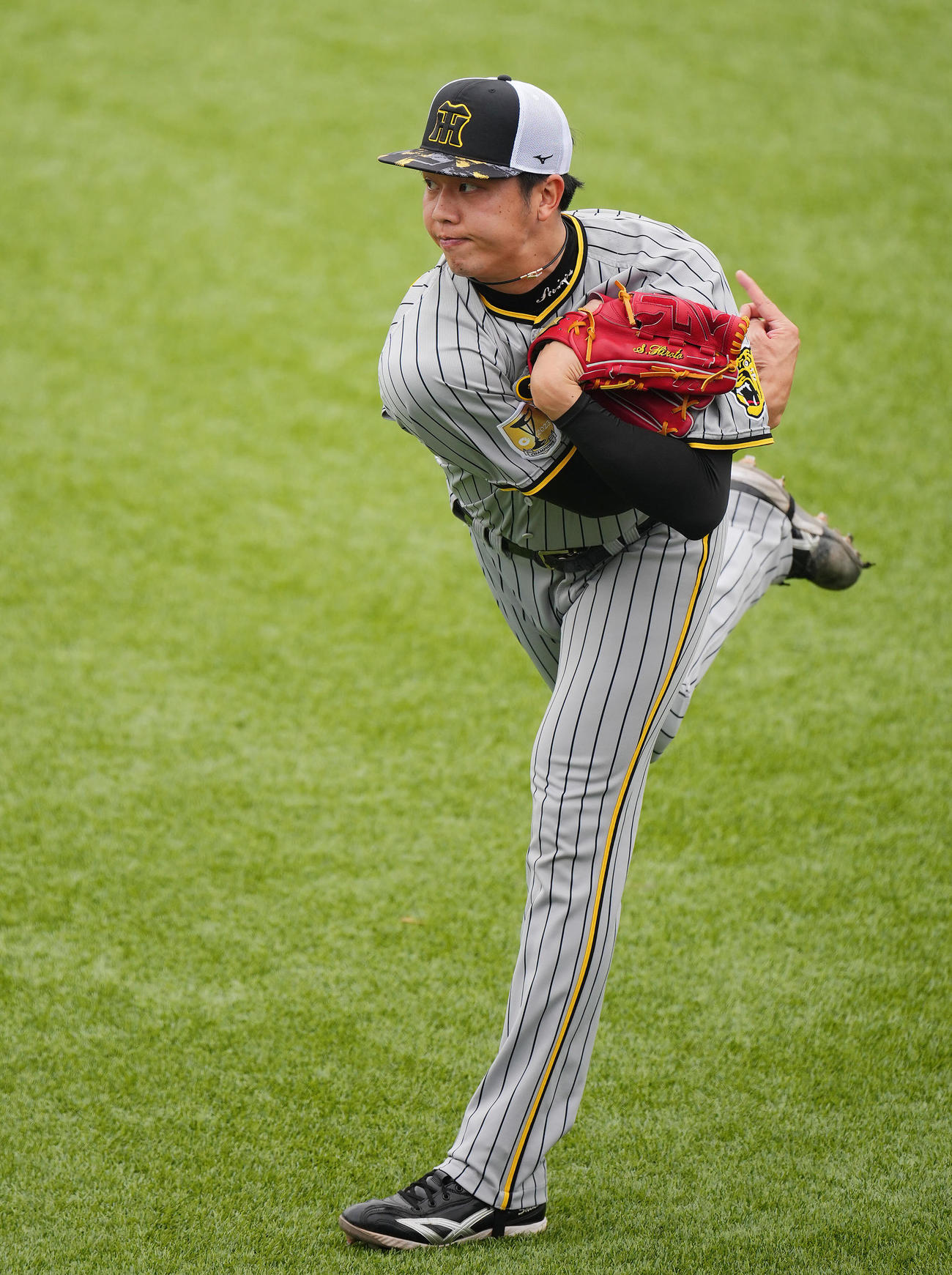 ヤクルト対阪神　試合前、投球練習する阪神才木（撮影・垰建太）