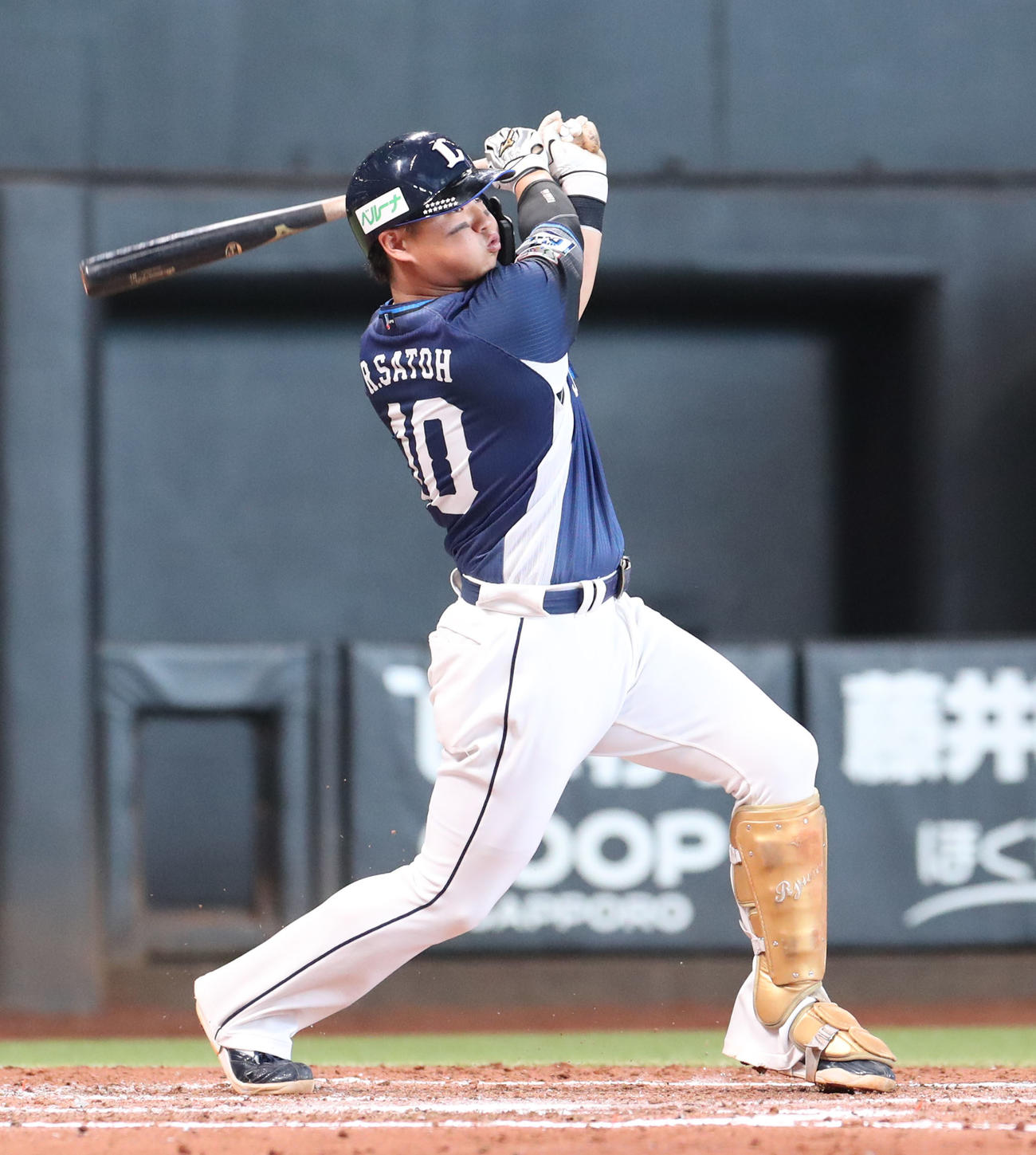 日本ハム対西武　4回表西武2死一、二塁、佐藤龍は右越え3点本塁打を放つ（撮影・佐藤翔太）