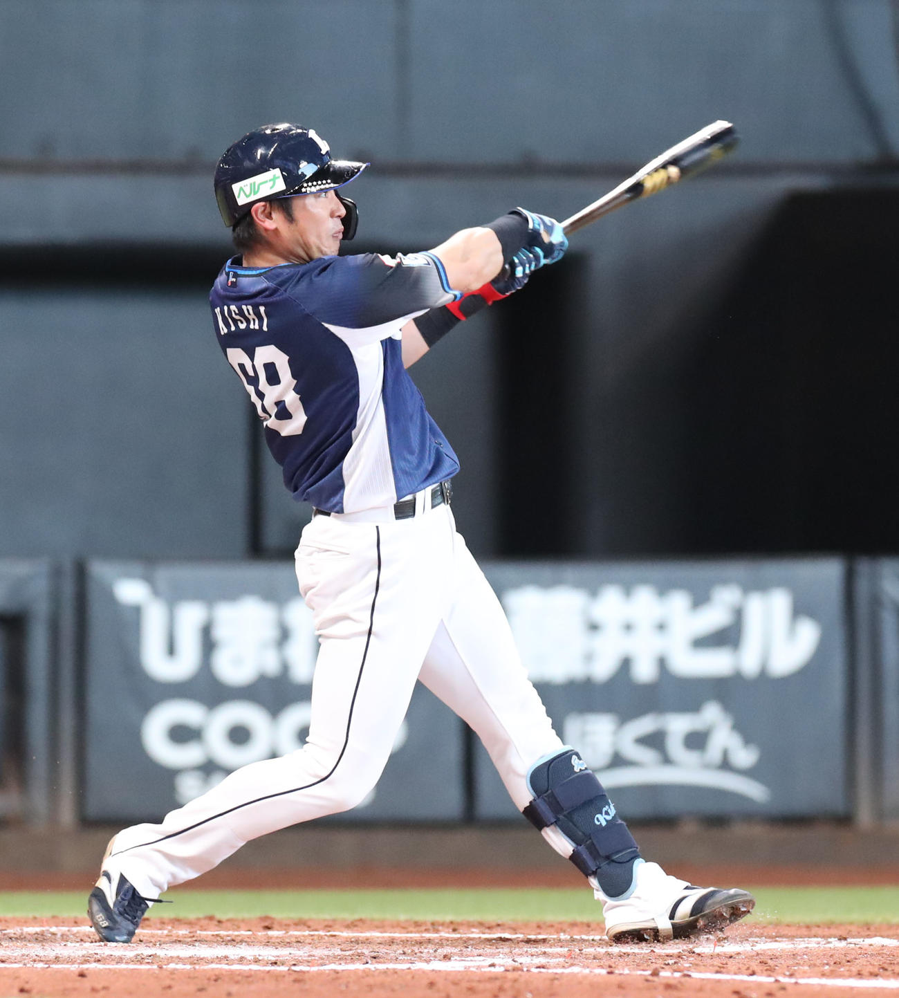 日本ハム対西武　4回表西武2死、岸は左越え本塁打を放つ（撮影・佐藤翔太）
