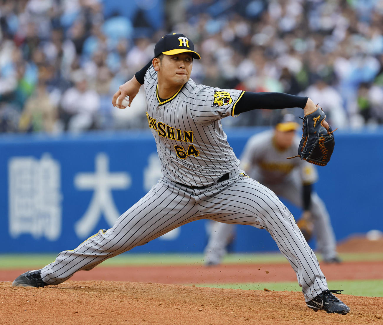 ヤクルト対阪神　7回、2番手で登板した阪神岡留（撮影・藤尾明華）