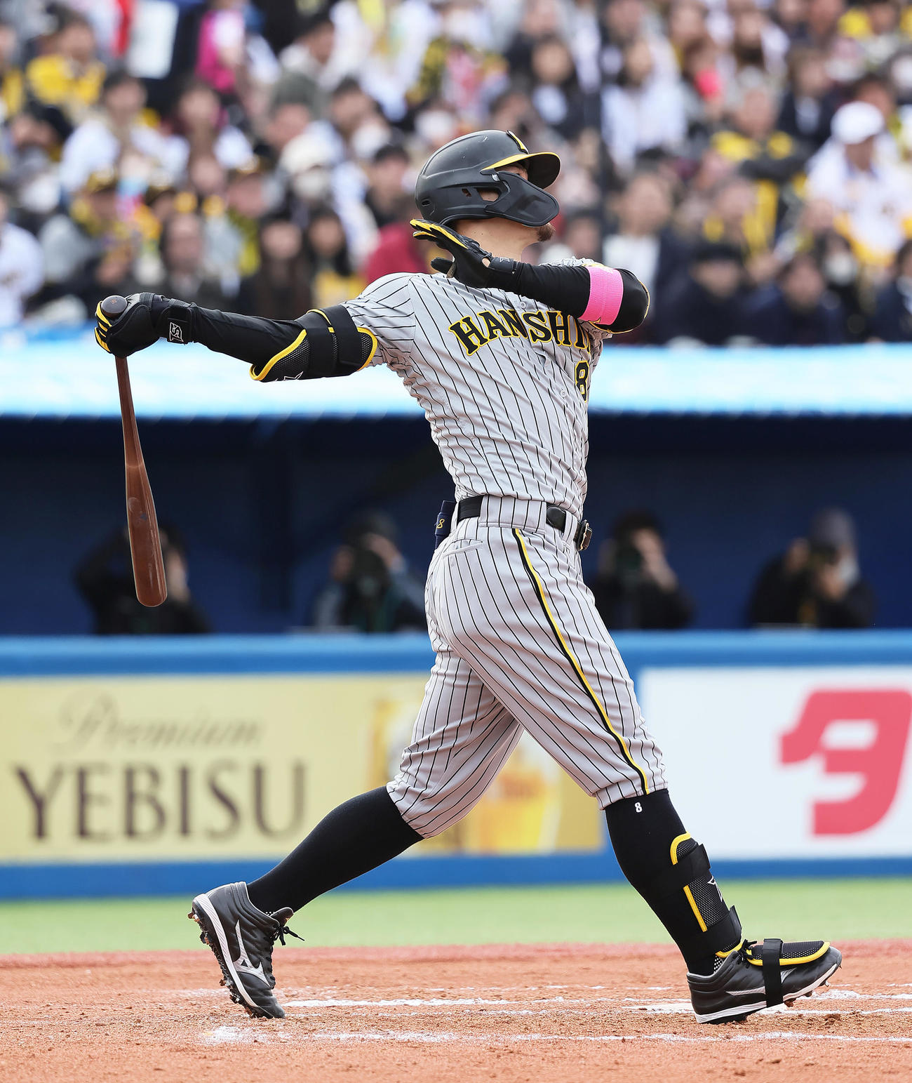 ヤクルト対阪神　7回表阪神無死一塁、佐藤輝は2点本塁打を放つ（撮影・足立雅史）