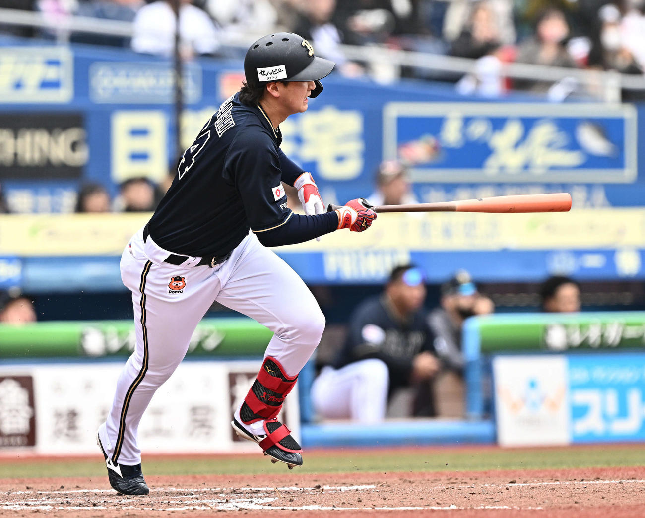 ロッテ対オリックス　4回表オリックス1死一、二塁、紅林は中前適時打を放つ（撮影・滝沢徹郎）