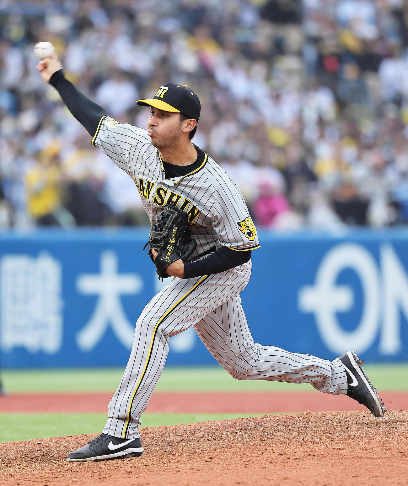 ヤクルト対阪神　8回から登板した阪神ゲラ（撮影・足立雅史）