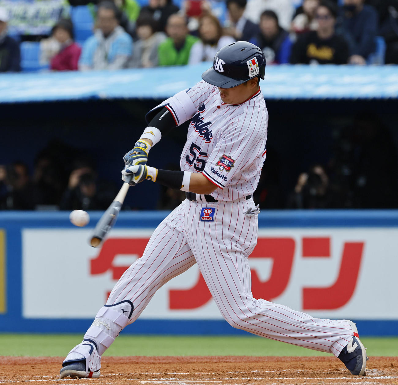 ヤクルト対阪神　3回裏ヤクルト1死一、二塁、村上は右前打を放つ（撮影・藤尾明華）