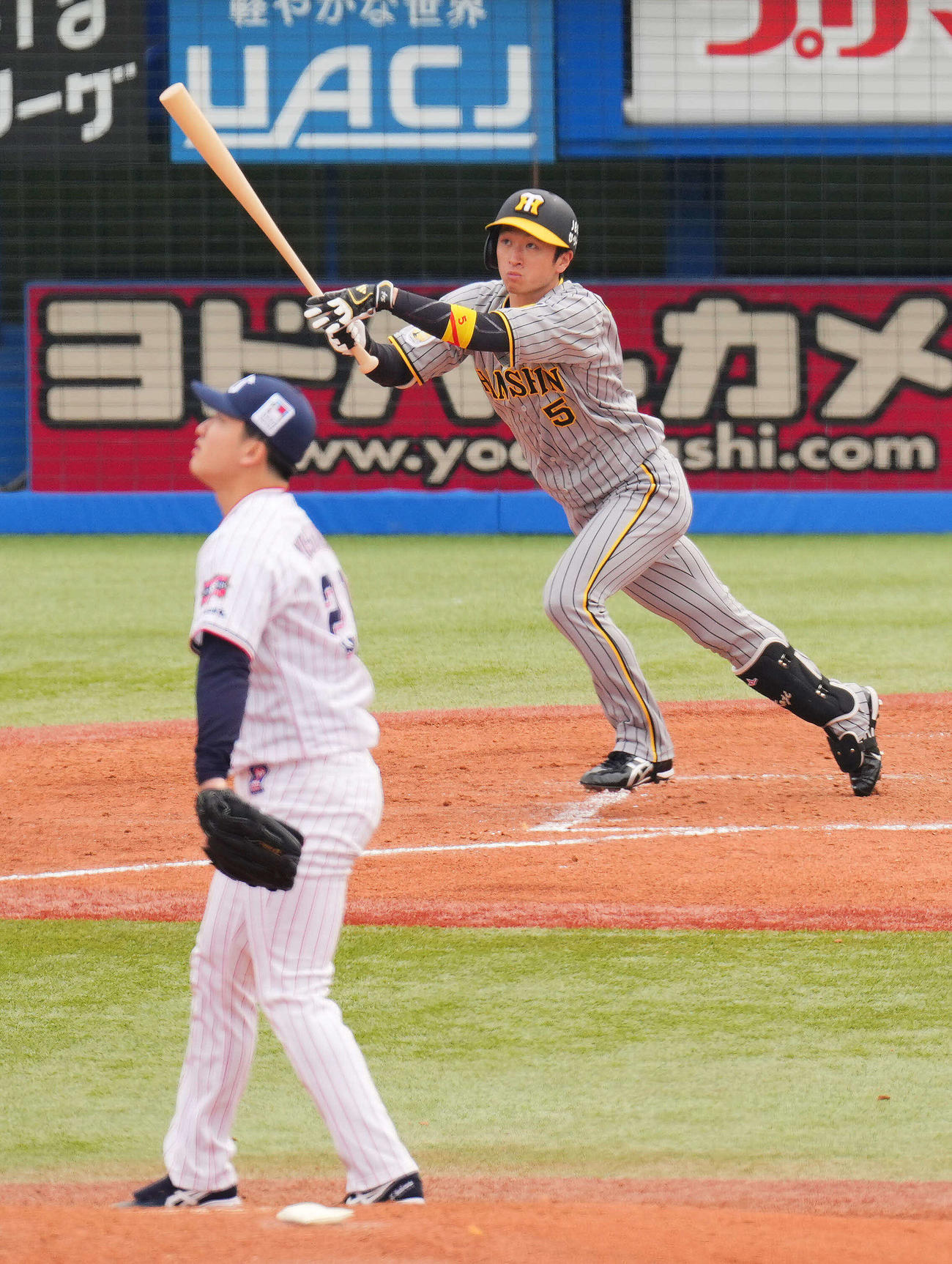 ヤクルト対阪神　4回表阪神無死、右越えソロ本塁打を放つ近本。投手吉村（撮影・垰建太）