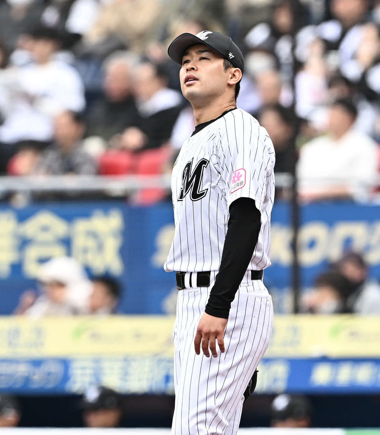 ロッテ対オリックス　1回表、追加点を許し厳しい表情のロッテ先発種市（撮影・滝沢徹郎）