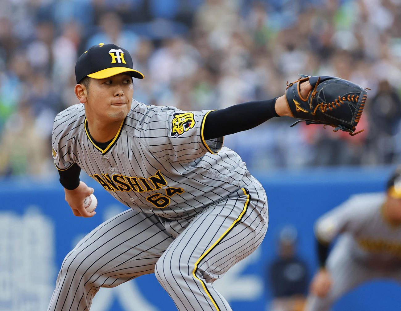 ヤクルト対阪神　7回、2番手で登板した阪神岡留（撮影・藤尾明華）