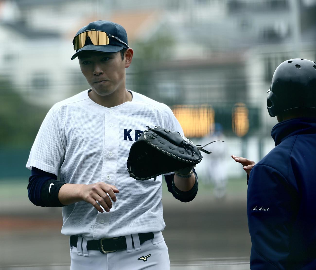 慶大対日立　守備を終える慶大・清原（撮影・河田真司）