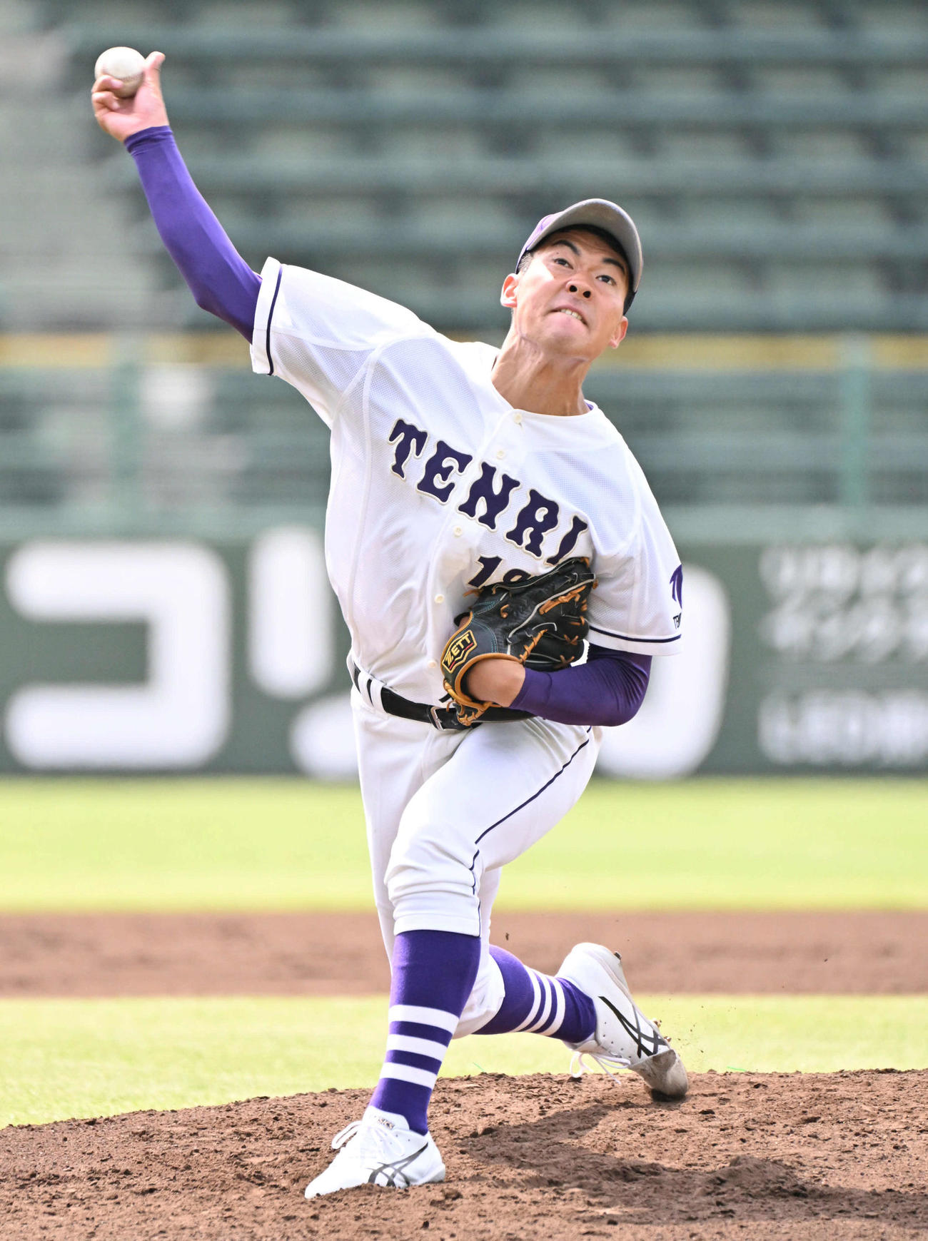 電通大対天理大　天理大先発の長野健大（撮影・石井愛子）