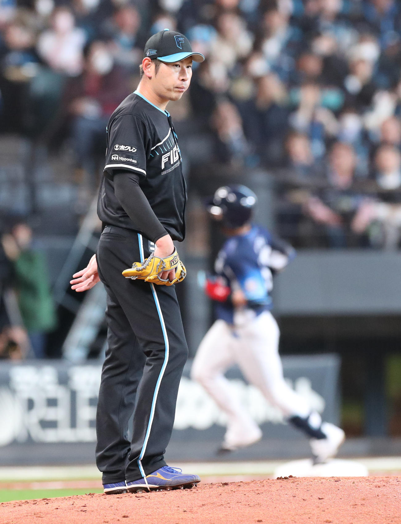 日本ハム対西武　4回表西武2死、岸に左越え本塁打を浴びる加藤貴（撮影・佐藤翔太）