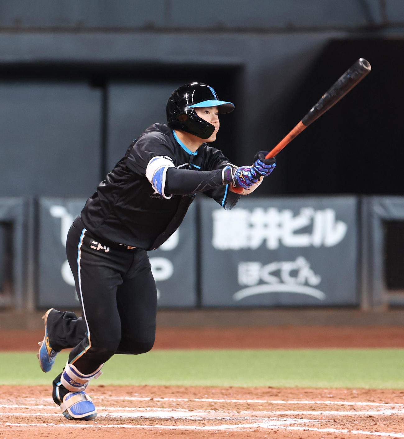 日本ハム対西武　9回裏日本ハム無死一、二塁、田宮は右前打を放つ（撮影・佐藤翔太）