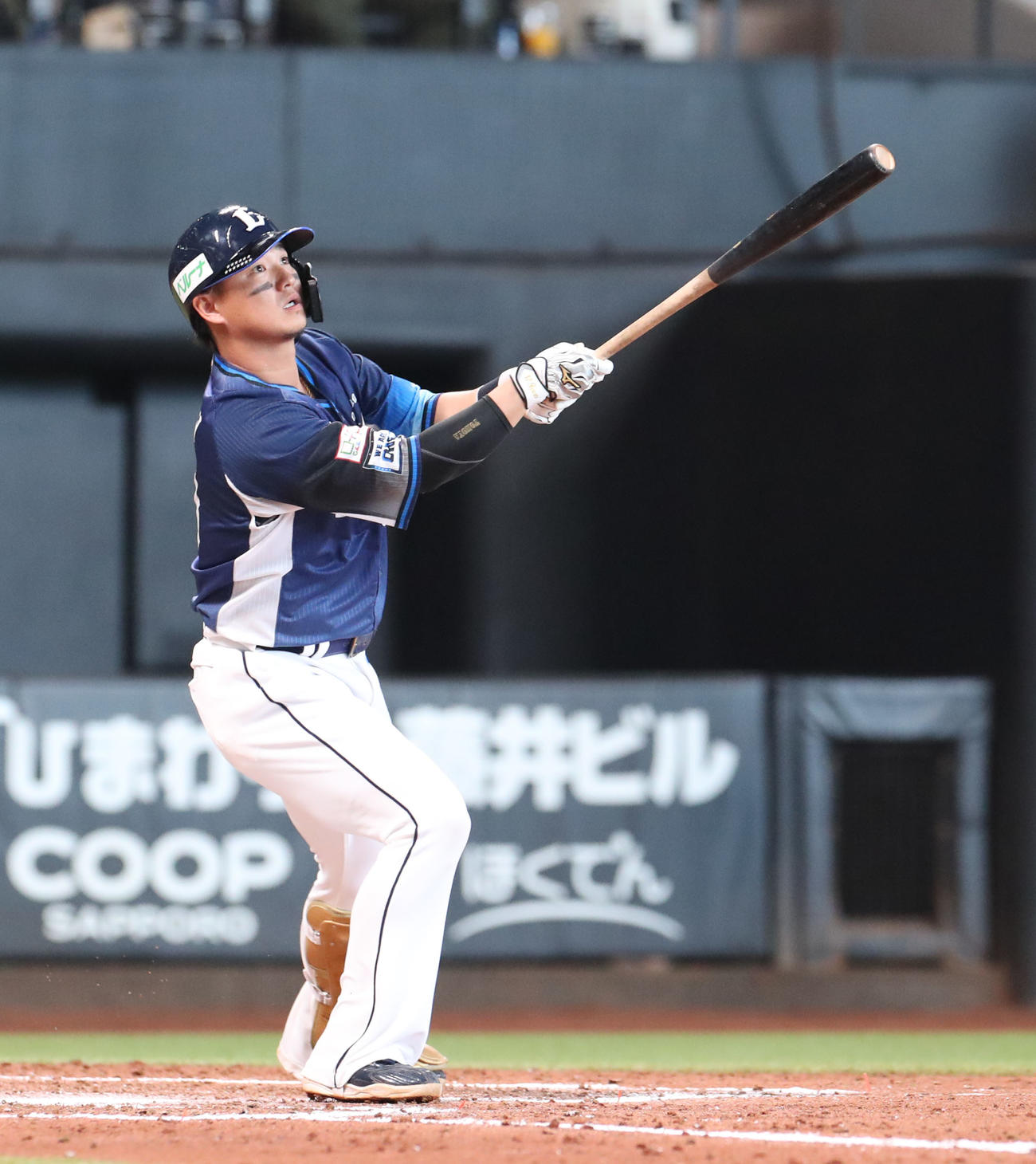 日本ハム対西武　4回表西武2死一、二塁、佐藤龍は右越え3点本塁打を放つ（撮影・佐藤翔太）