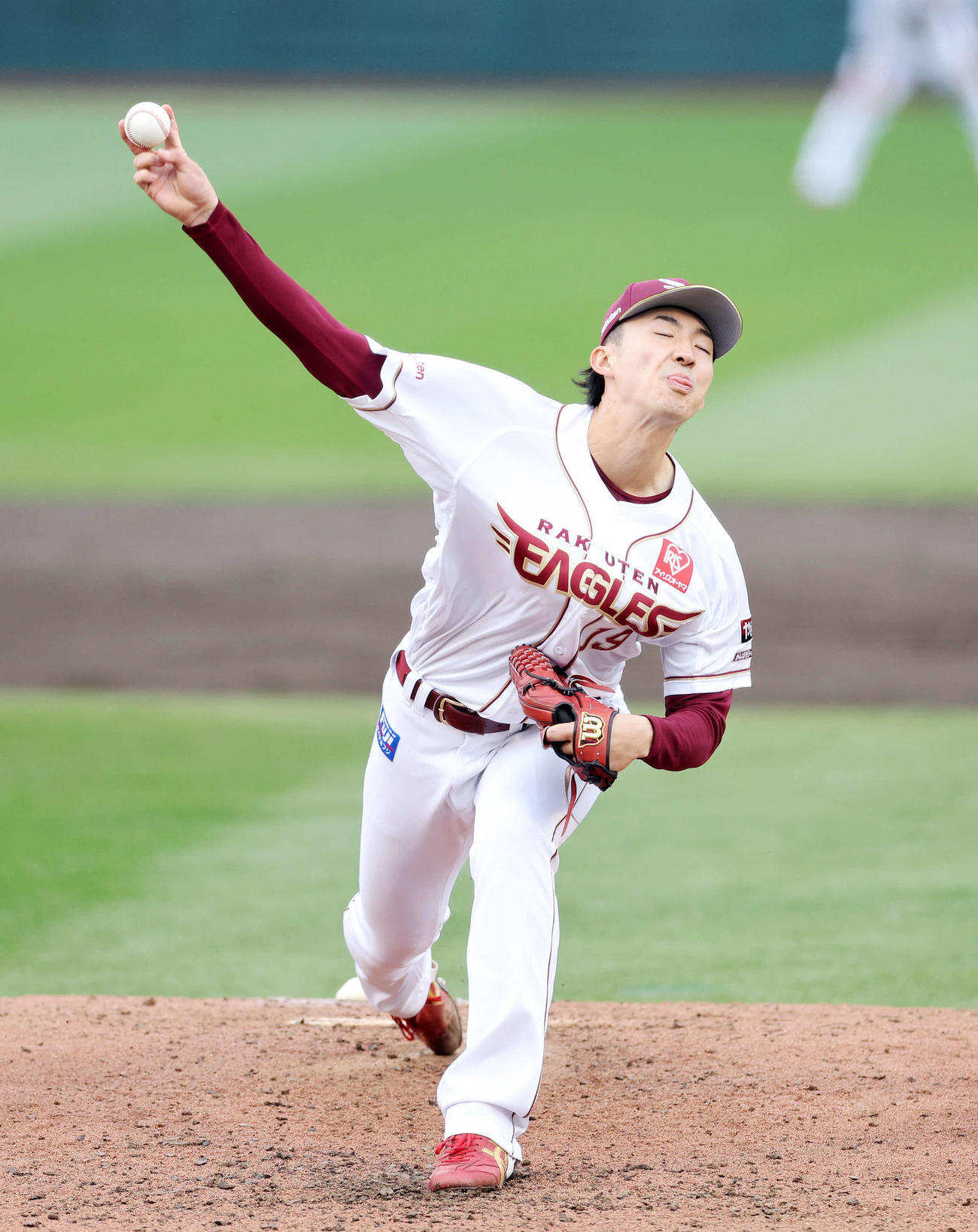 楽天対ソフトバンク　力投する楽天先発の荘司（撮影・鈴木正人）