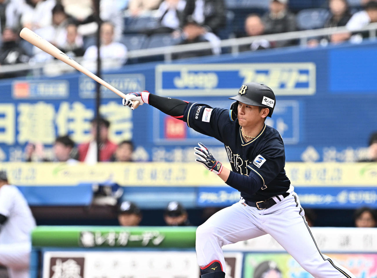 ロッテ対オリックス　1回表オリックス無死、西川は中前打を放つ（撮影・滝沢徹郎）