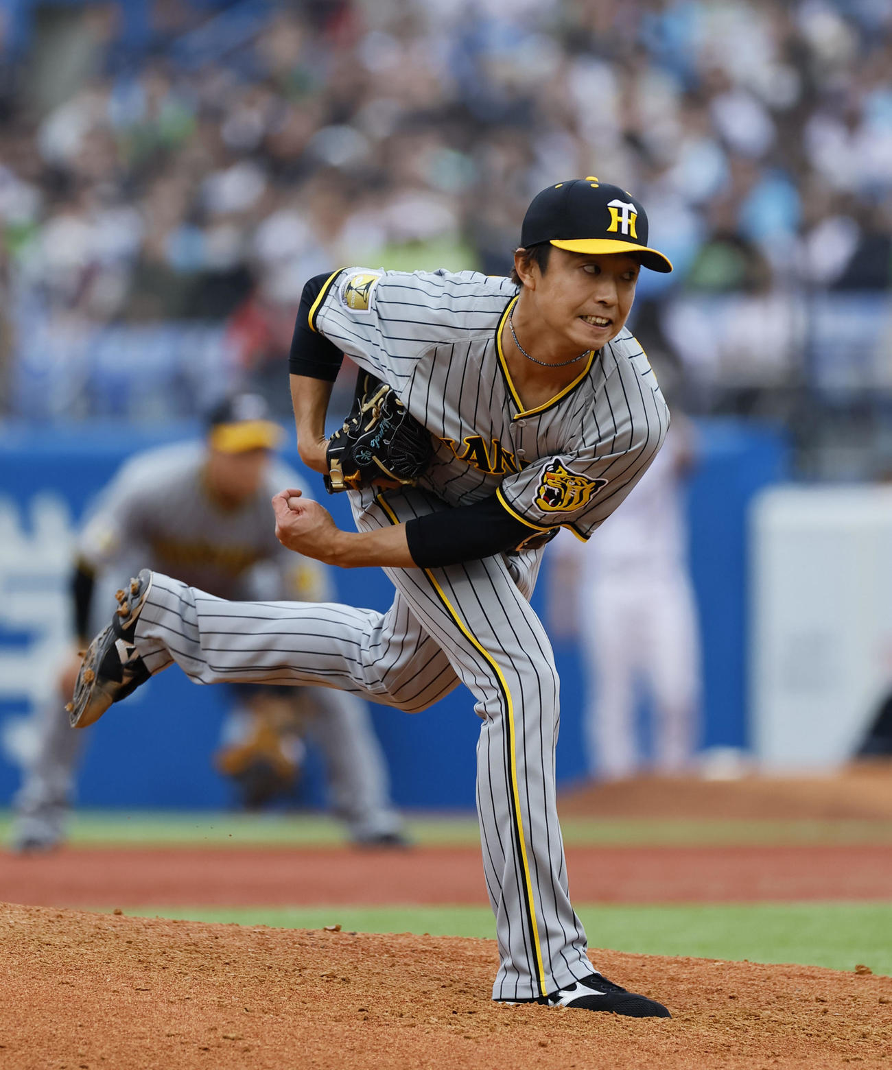 ヤクルト対阪神　7回裏ヤクルト2死三塁、3番手で登板した阪神島本（撮影・藤尾明華）
