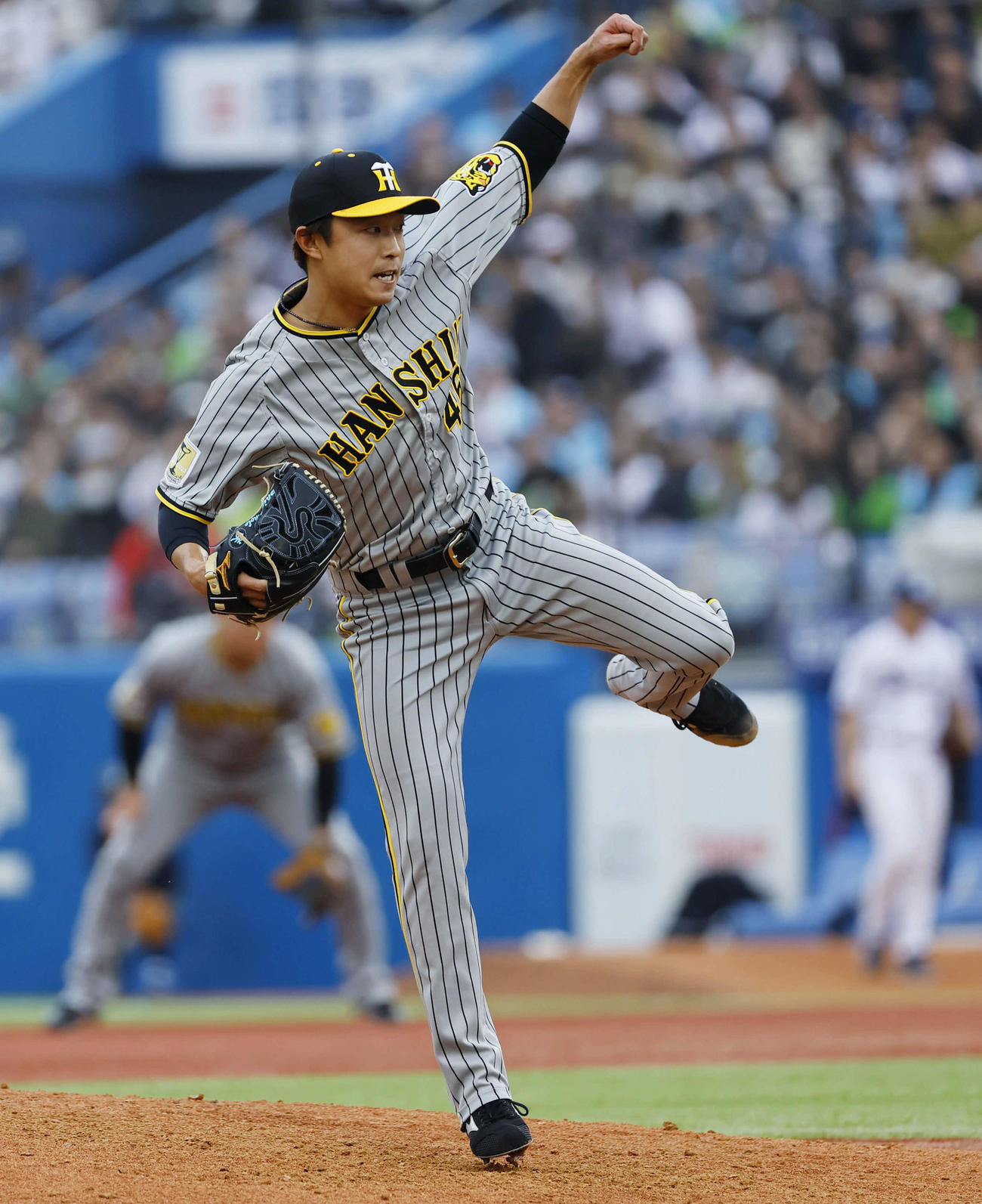 ヤクルト対阪神　7回裏ヤクルト2死三塁、3番手で登板した阪神島本（撮影・藤尾明華）