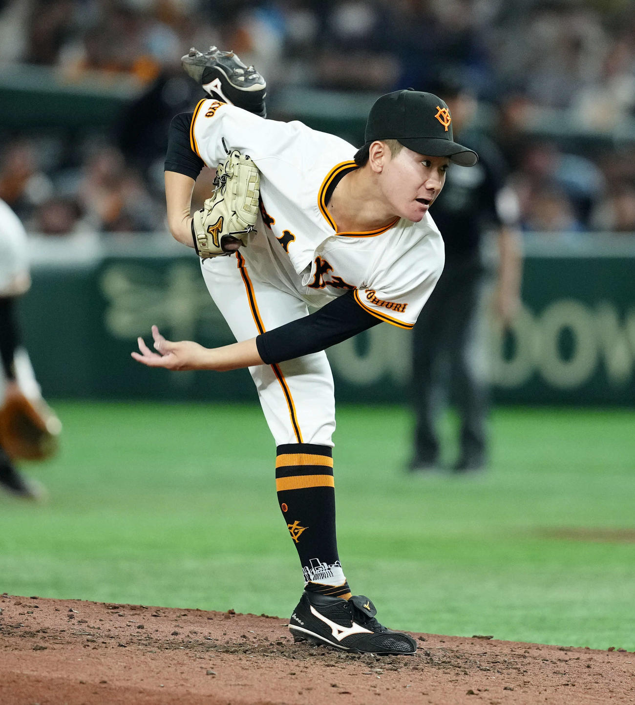 巨人対DeNA 5回からマウンドに上がった巨人井上（撮影・たえ見朱実）