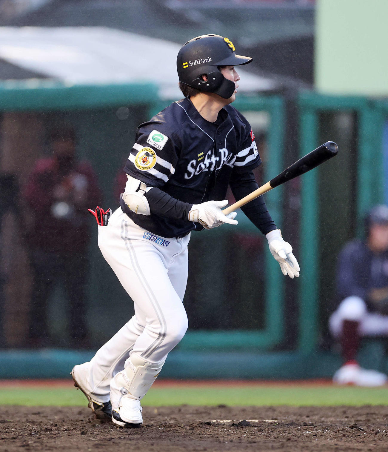 9回表ソフトバンク1死三塁、川村はプロ初安打の左前適時打を放つ（撮影・鈴木正人）