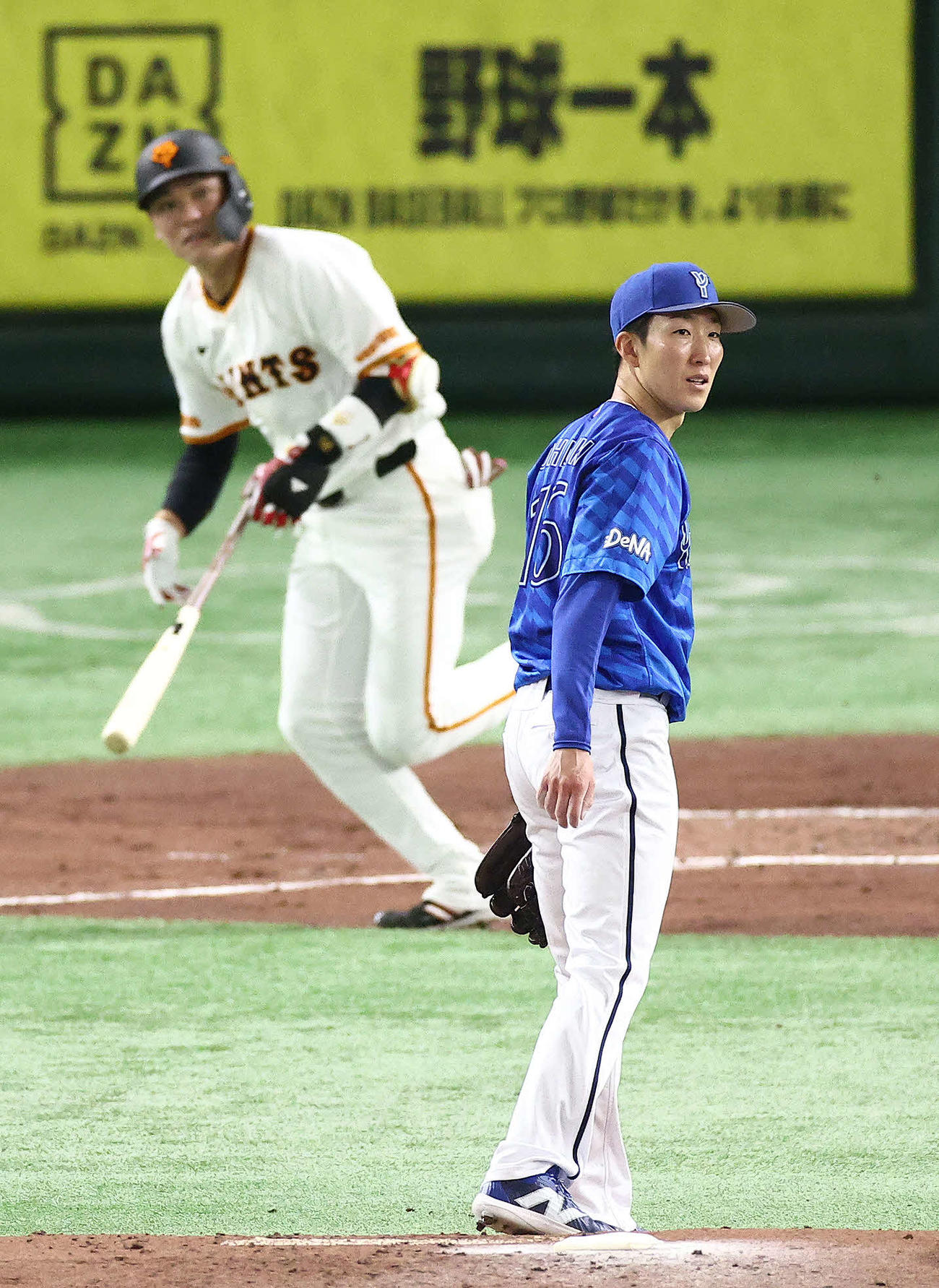 巨人対DeNA 1回裏巨人2死二、三塁、坂本に左前先制適時打を浴びる大貫（撮影・河田真司）