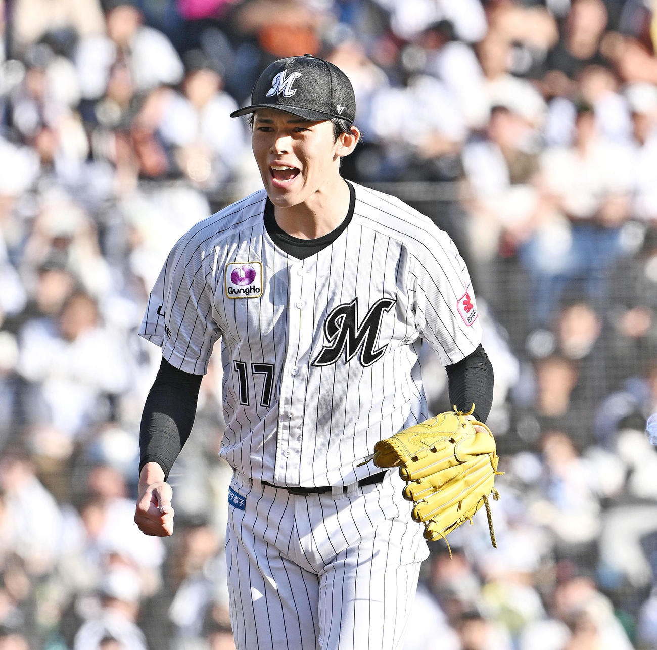 ロッテ対オリックス　7回表オリックス2死、安達を空振り三振に仕留めさけぶ佐々木（撮影・滝沢徹郎）