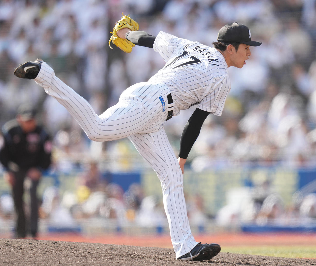 ロッテ対オリックス　先発し力投するロッテ佐々木（撮影・鈴木みどり）