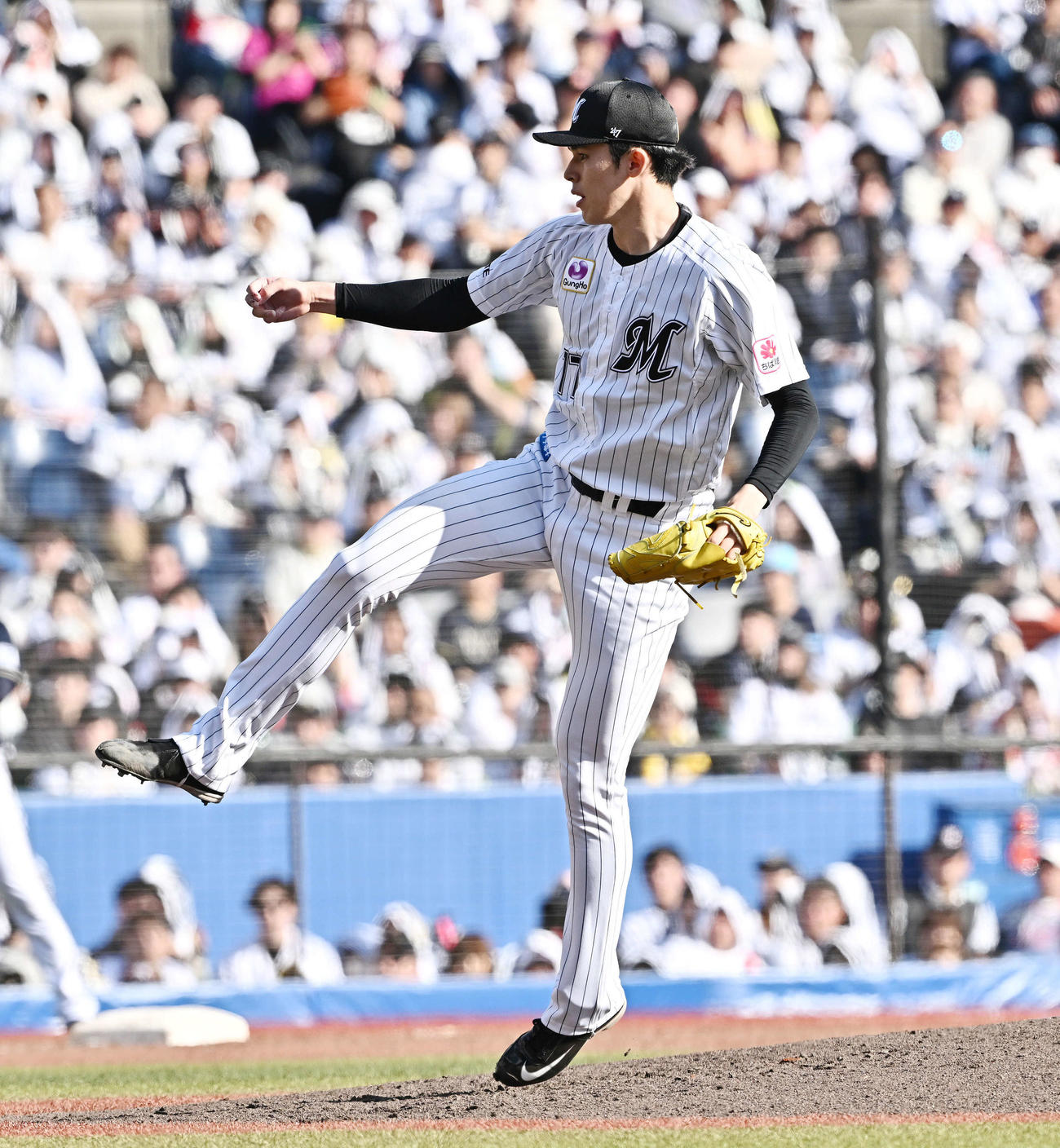 ロッテ対オリックス　ロッテ先発で力投する佐々木（撮影・滝沢徹郎）