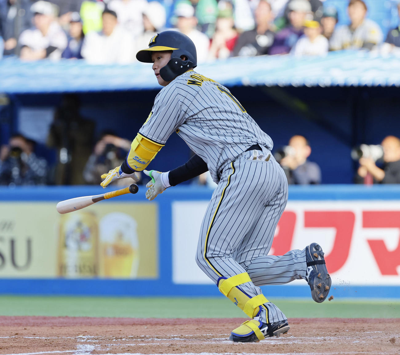ヤクルト対阪神　9回表阪神2死、代打森下は左越えに二塁打を放つ（撮影・藤尾明華）