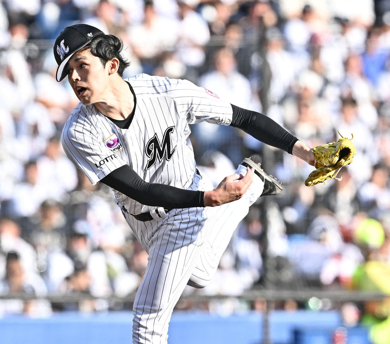 ロッテ対オリックス　7回表、力投するロッテ先発の佐々木（撮影・滝沢徹郎）