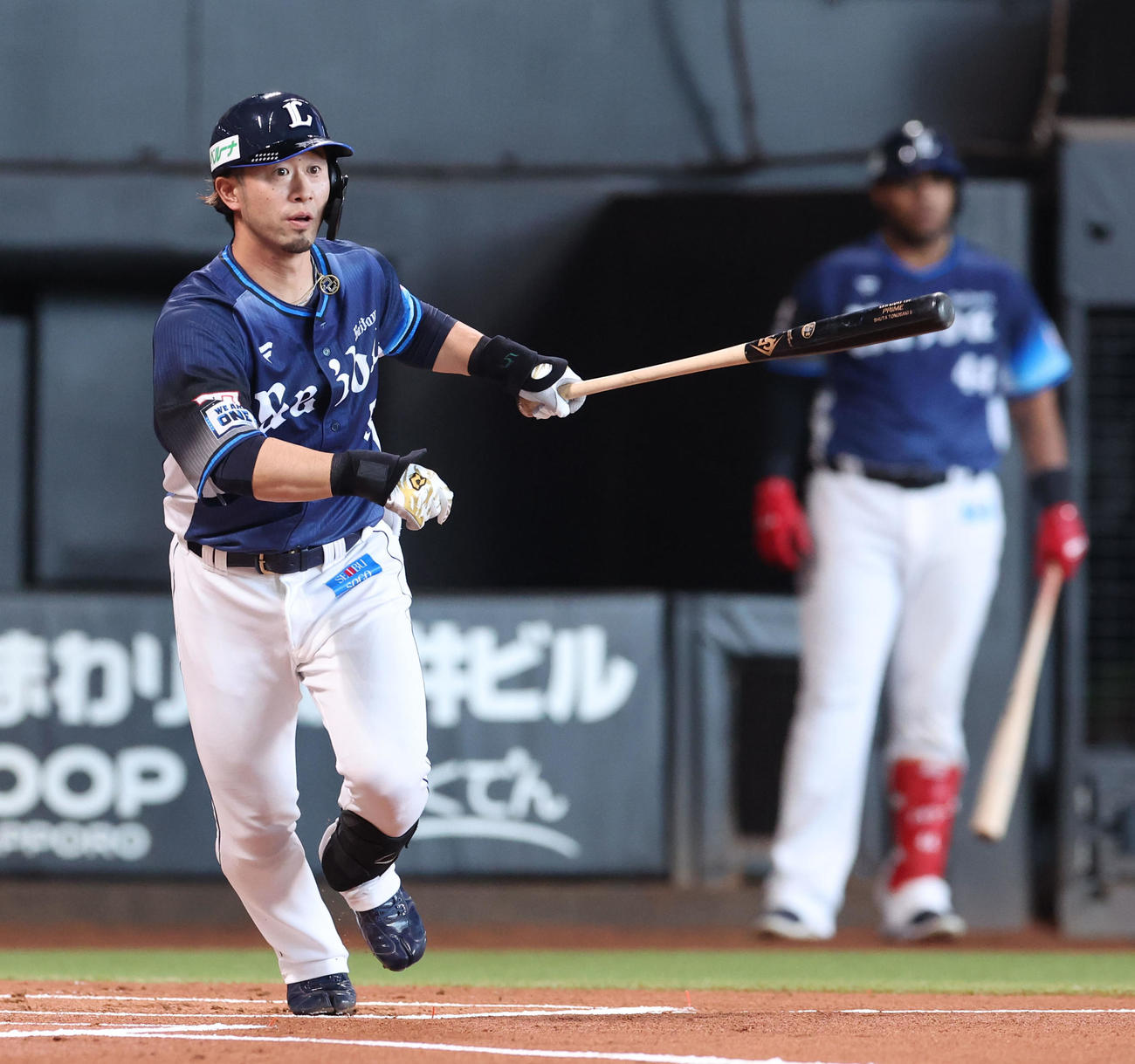 日本ハム対西武　1回表日本ハム無死一、二塁、外崎は適時二塁打を放つ（撮影・佐藤翔太）