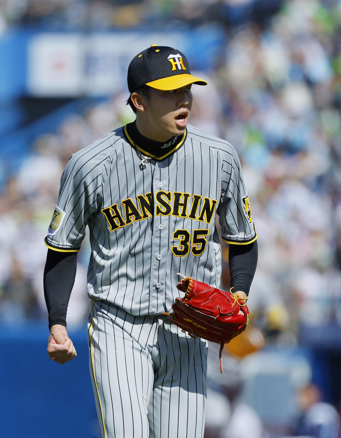 ヤクルト対阪神　3回裏ヤクルト2死一、二塁、村上を三振に仕留めガッツポーズをする才木（撮影・藤尾明華）