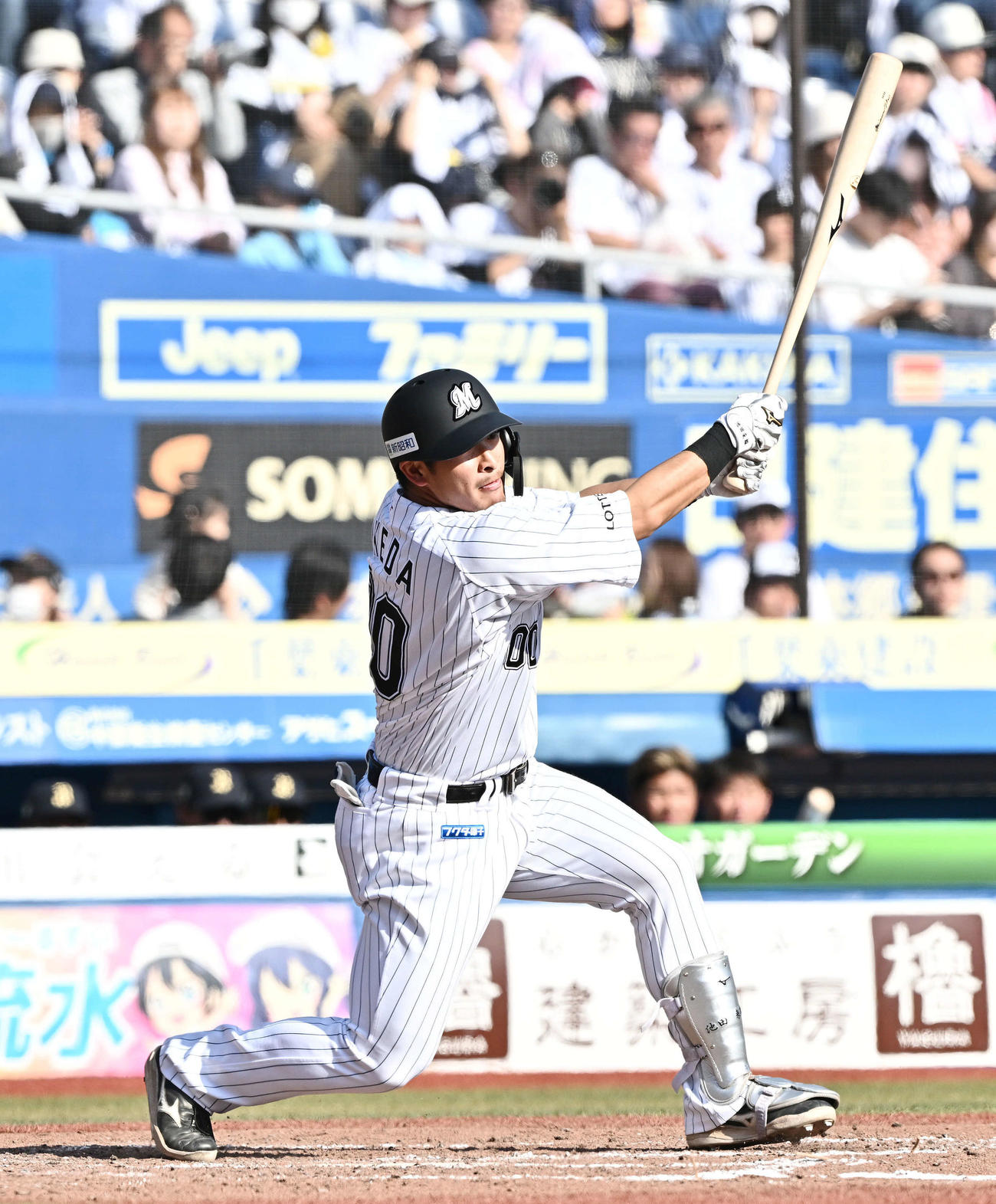 ロッテ対オリックス　4回裏ロッテ無死二塁、池田は右前適時打を放つ（撮影・滝沢徹郎）
