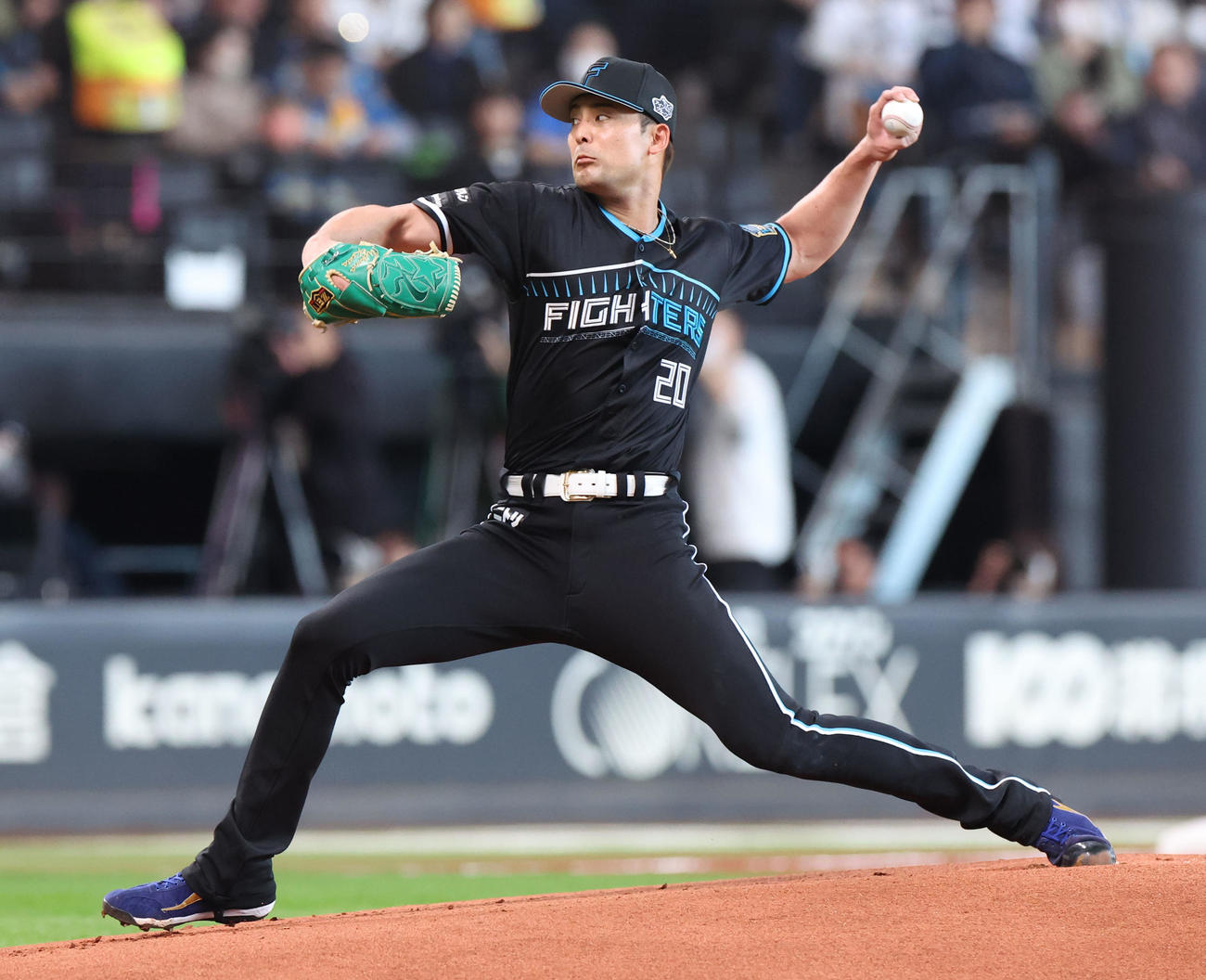 日本ハム対西武　日本ハム先発の上原（撮影・佐藤翔太）
