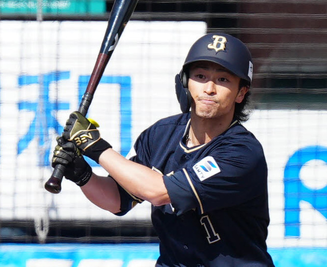 ロッテ対オリックス　2回表オリックス1死一、二塁、適時打を放つ福田（撮影・江口和貴）