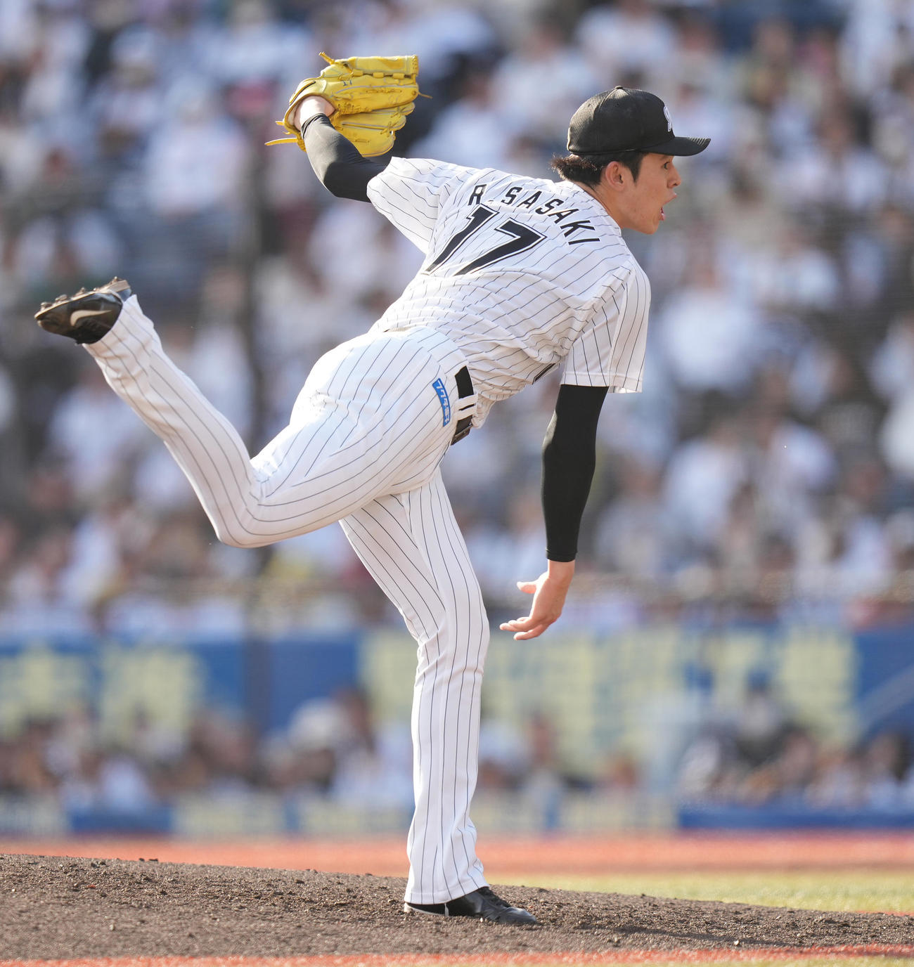 ロッテ対オリックス　先発し力投するロッテ佐々木（撮影・鈴木みどり）