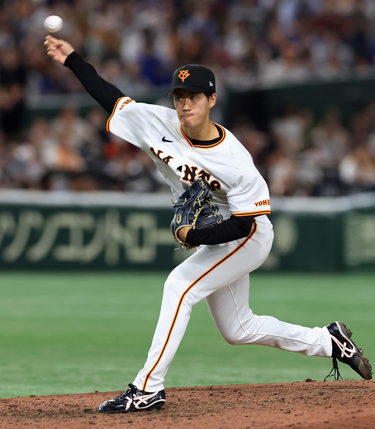 巨人対DeNA 8回表DeNAの攻撃を抑えた西舘（撮影・浅見桂子）