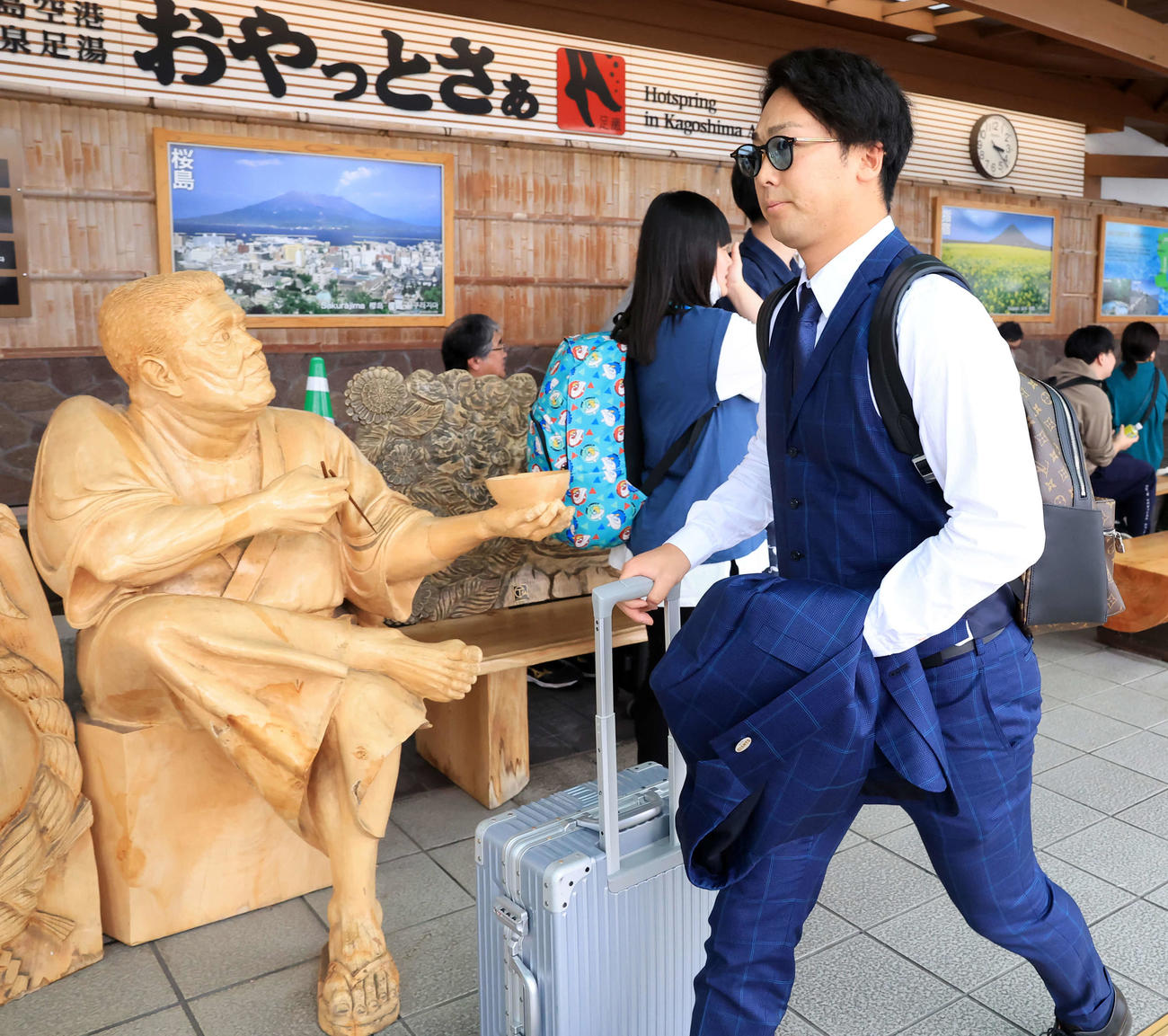 鹿児島入りした巨人船迫（撮影・浅見桂子）
