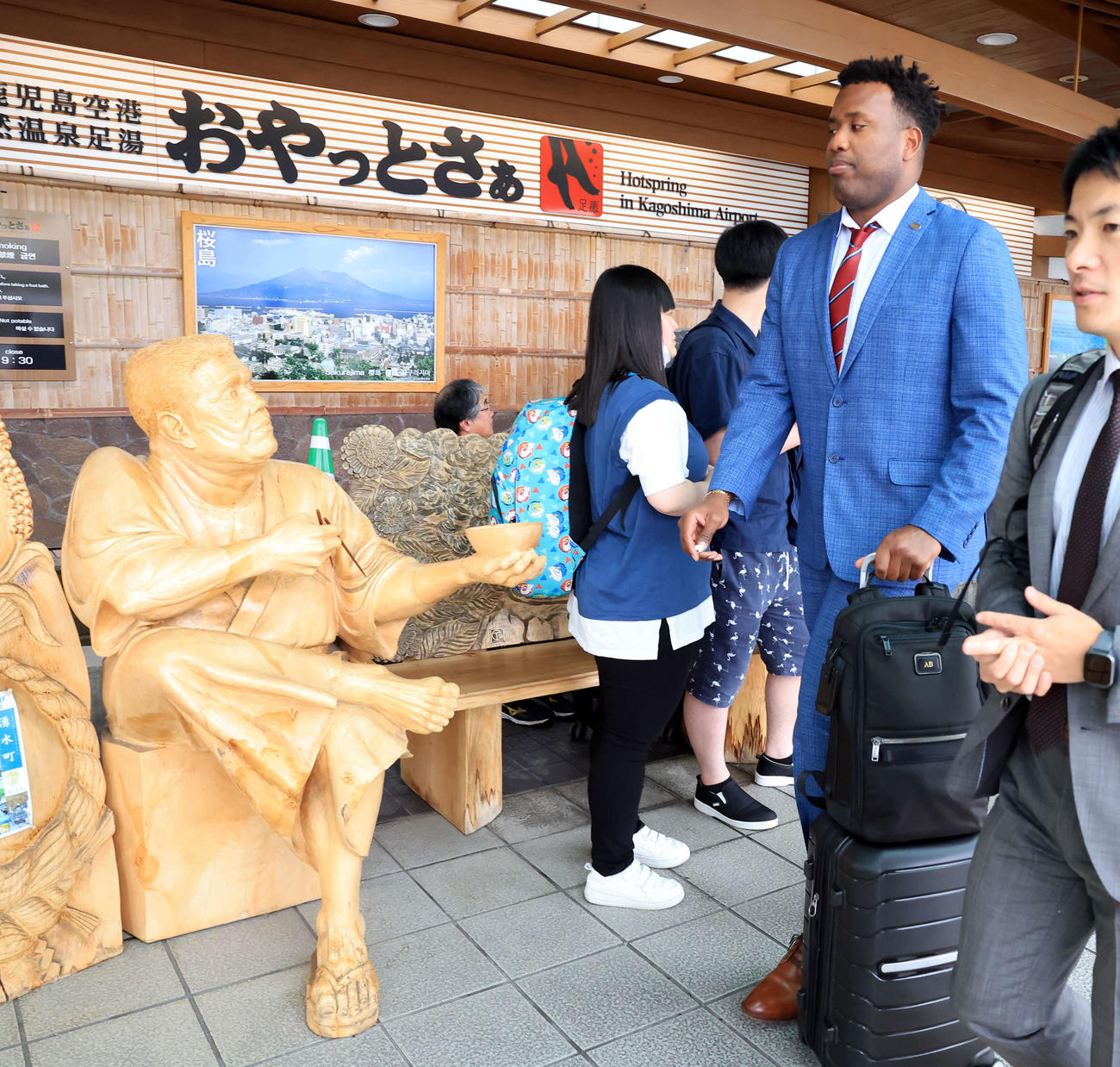 鹿児島入りした巨人バルドナード（撮影・浅見桂子）