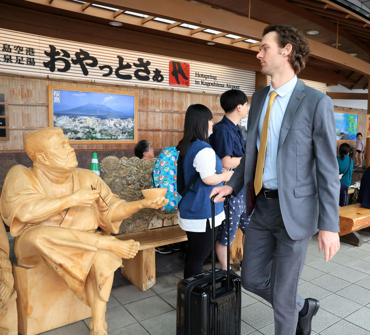 鹿児島入りした巨人ケラー（撮影・浅見桂子）