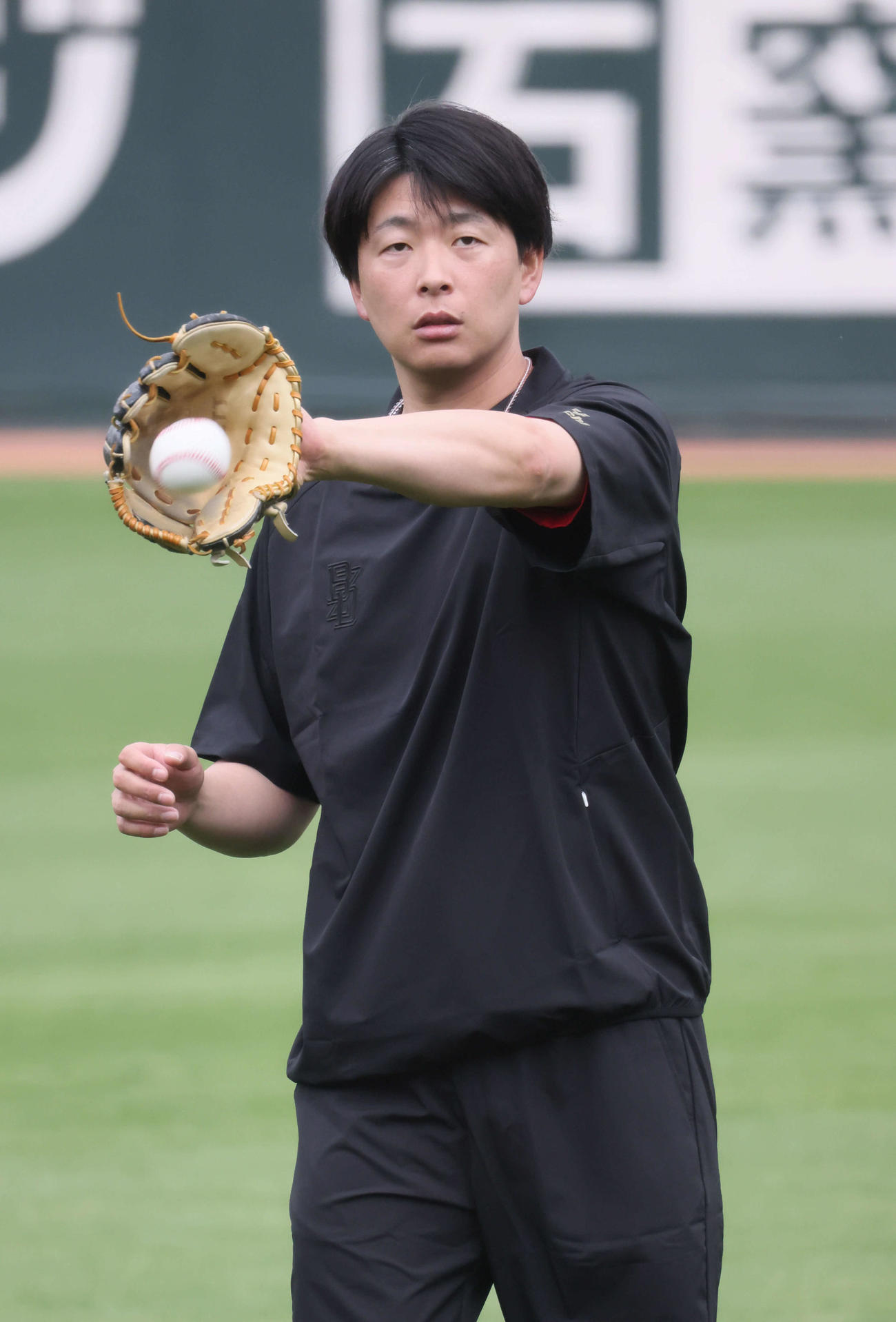 投手指名練習でキャッチボールをする広島大瀬良（撮影・加藤孝規）
