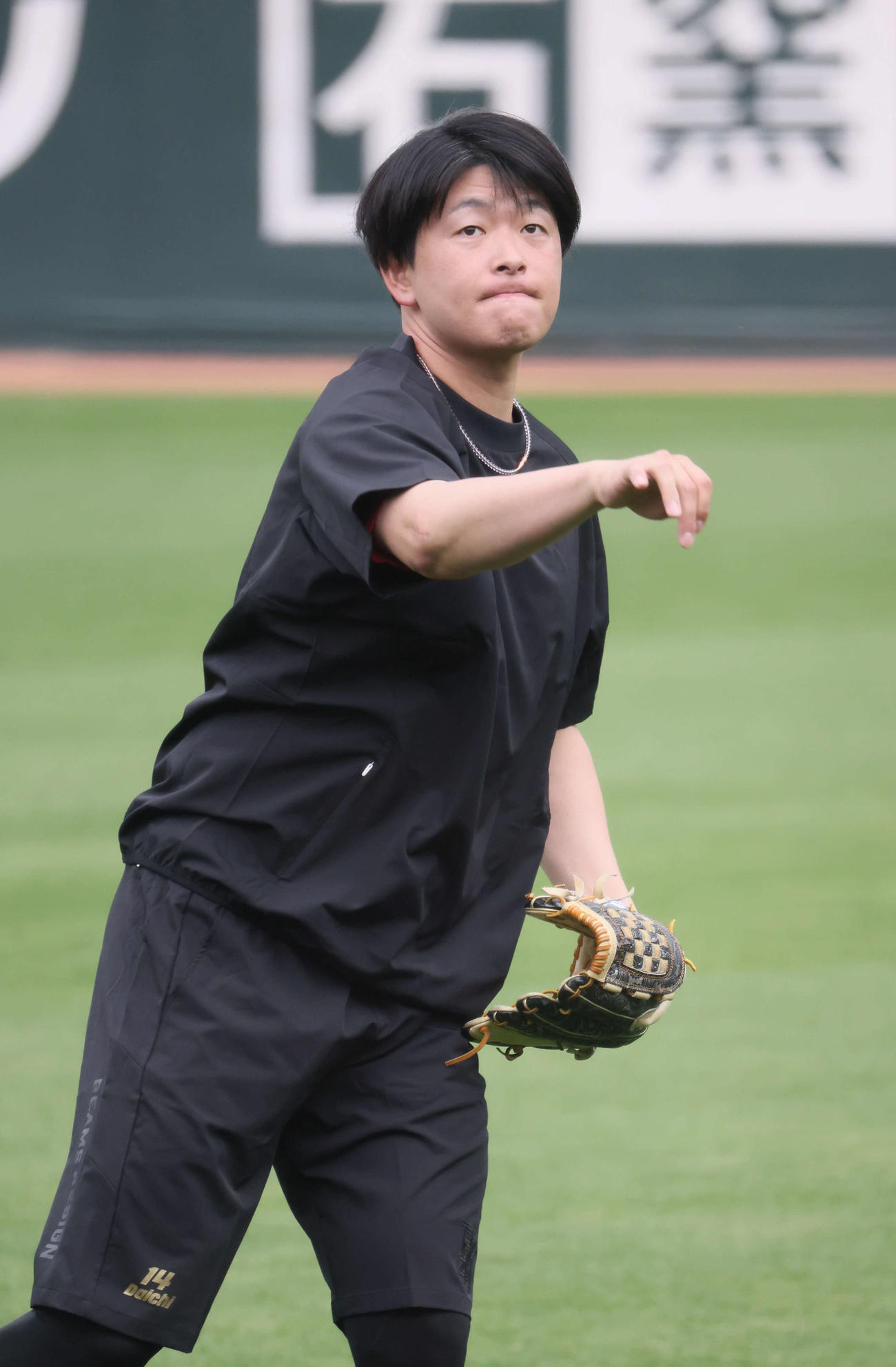 投手指名練習でキャッチボールをする広島大瀬良（撮影・加藤孝規）