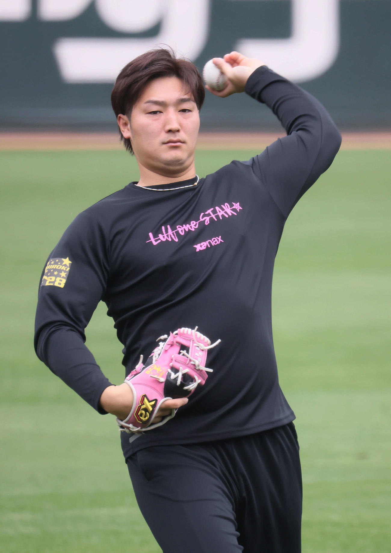 投手指名練習でキャッチボールをする広島床田（撮影・加藤孝規）