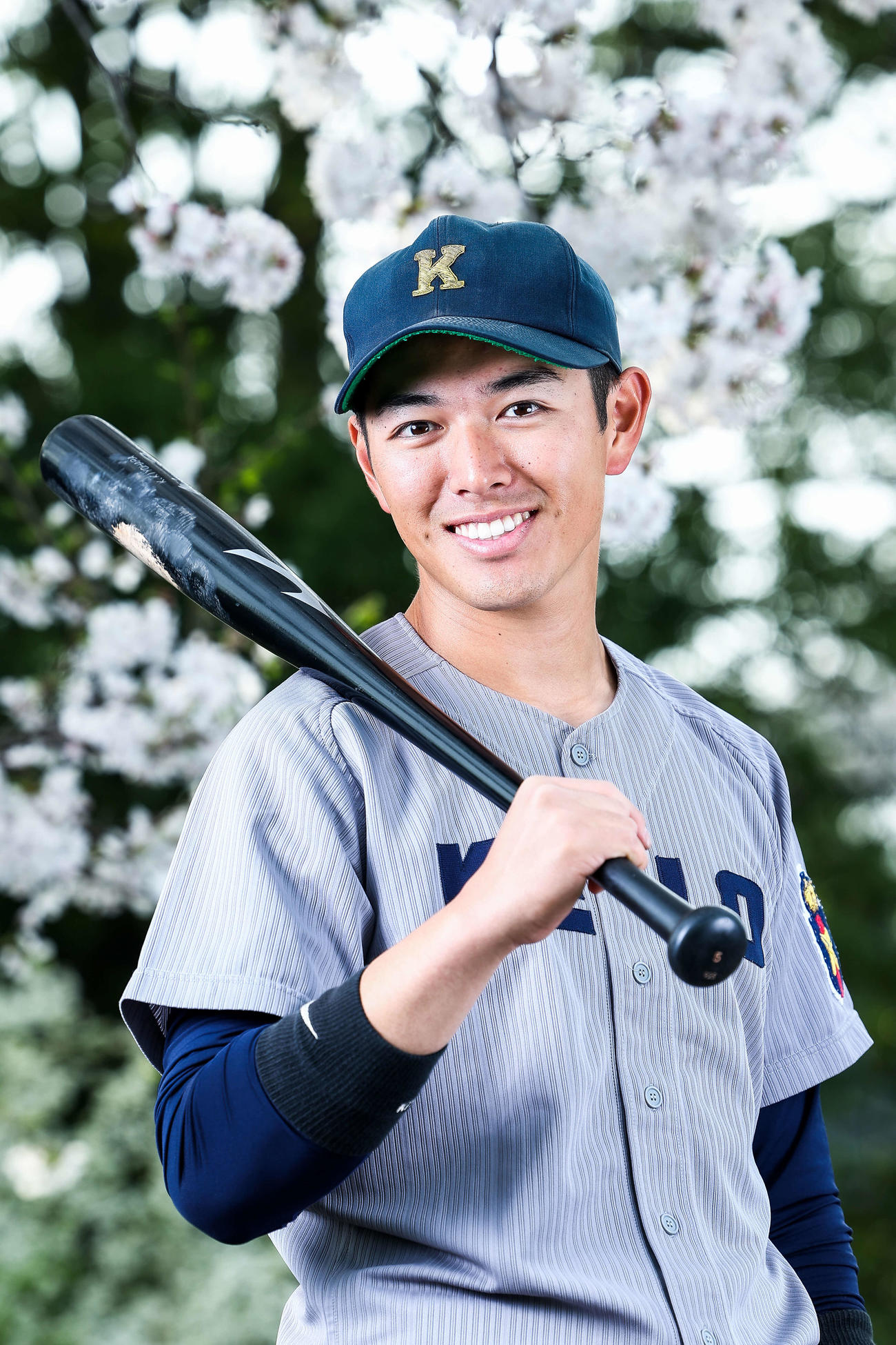 日立製作所とのオープン戦後に、快く撮影に応じてくれた慶大・清原正吾（撮影・河田真司）