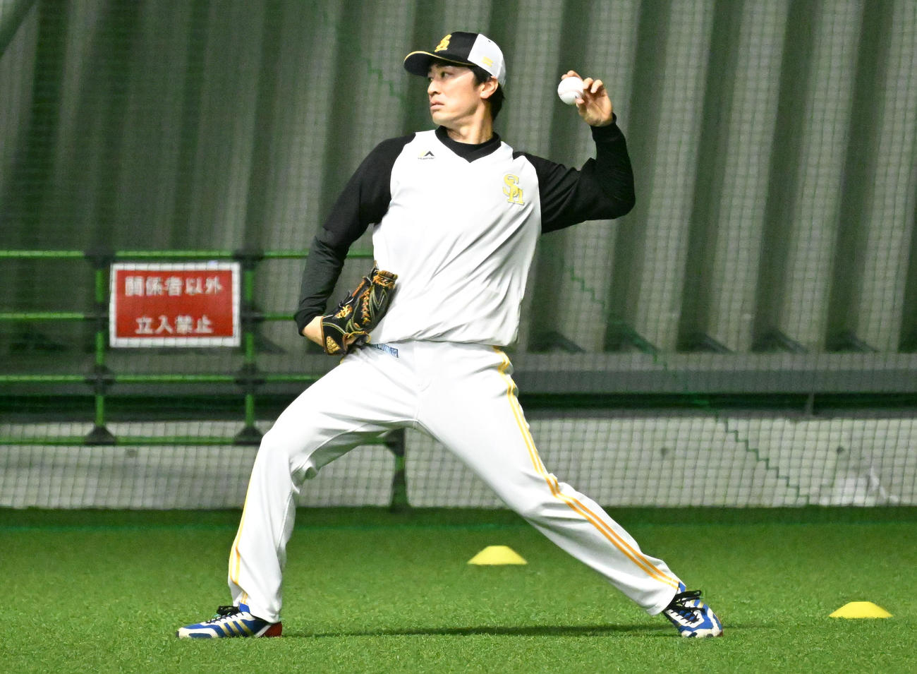 キャッチボールで調整する和田（撮影・林敢治）