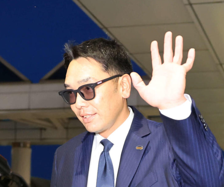 鹿児島入りした巨人阿部監督（撮影・浅見桂子）