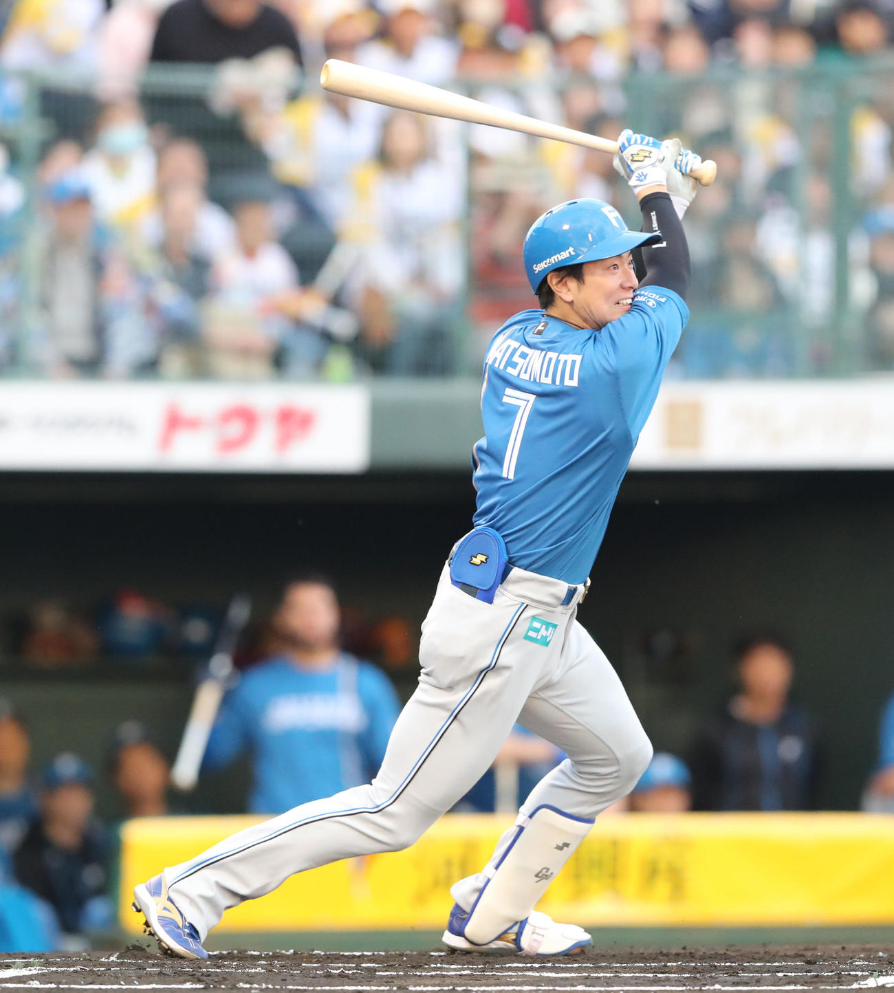 ソフトバンク対日本ハム　1回表日本ハム無死二塁、松本は右前安打を放つ（撮影・梅根麻紀）