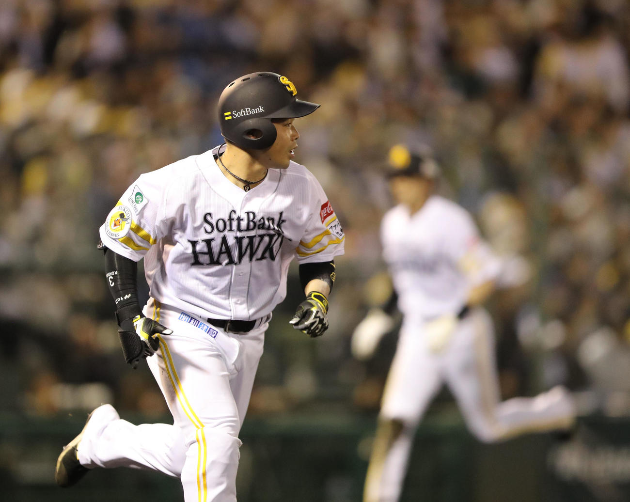 ソフトバンク対日本ハム　3回裏ソフトバンク2死三塁、近藤は中越えに2点本塁打を放つ（撮影・梅根麻紀）