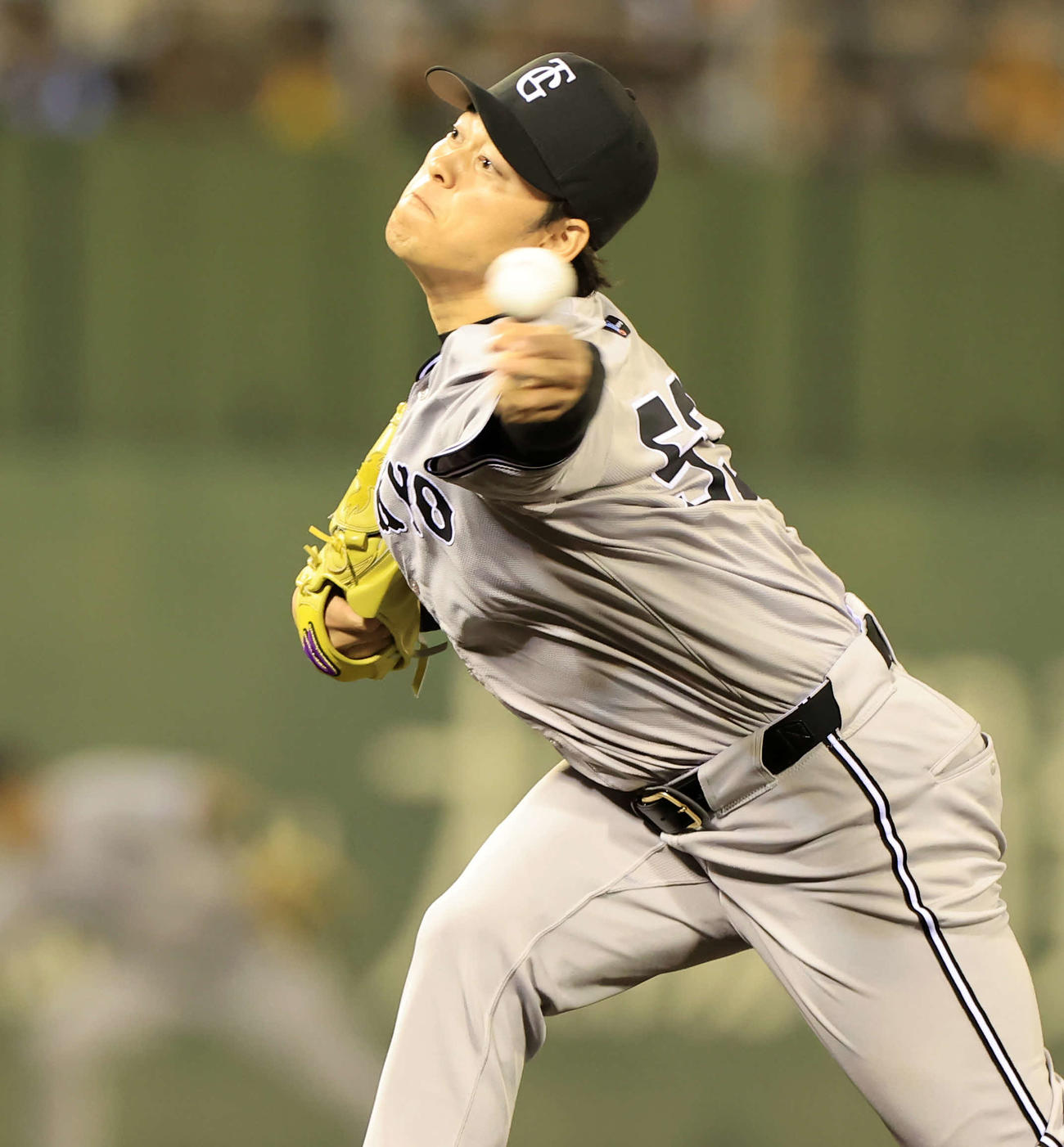 ヤクルト対巨人　6回裏ヤクルト2死満塁の場面で登板した高梨（撮影・浅見桂子）