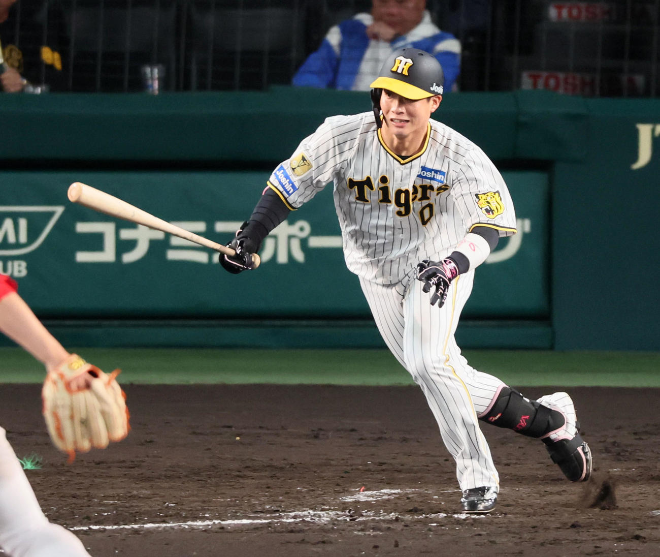 阪神対広島　5回裏阪神無死、木浪は右前打を放つ（撮影・加藤哉）