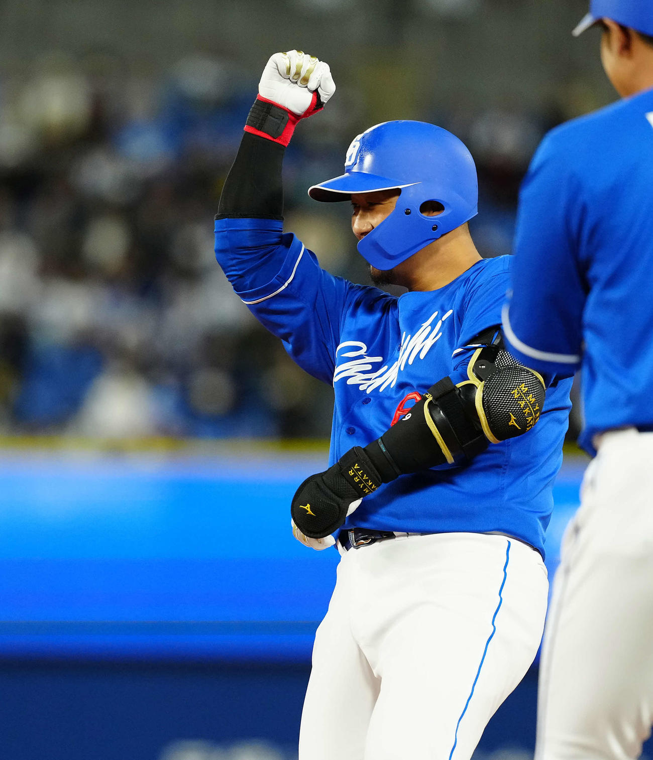 DeNA対中日　3回表中日1死二、三塁、右前に適時打を放ちポーズを決める中田（撮影・たえ見朱実）