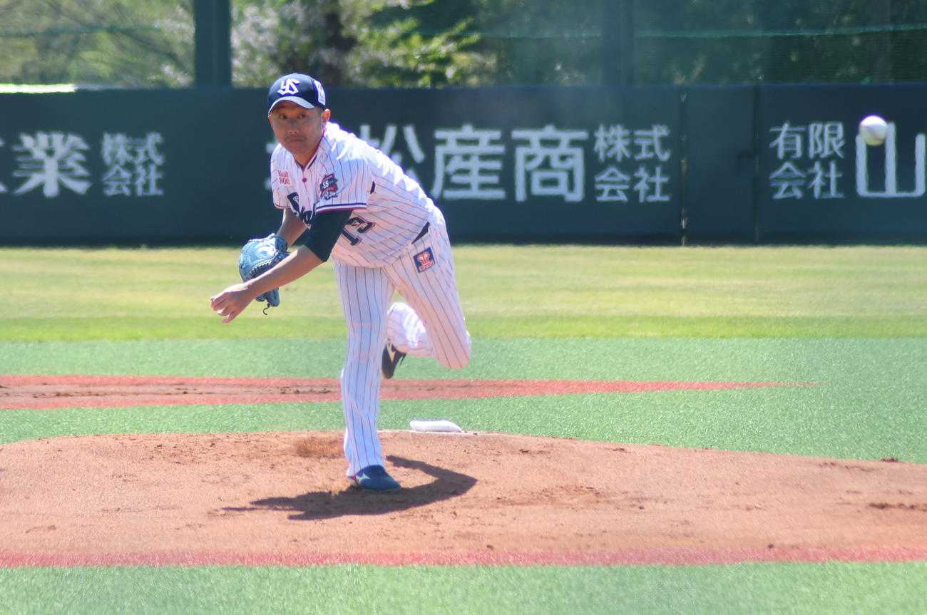 ヤクルト対楽天　先発するヤクルト石川雅規